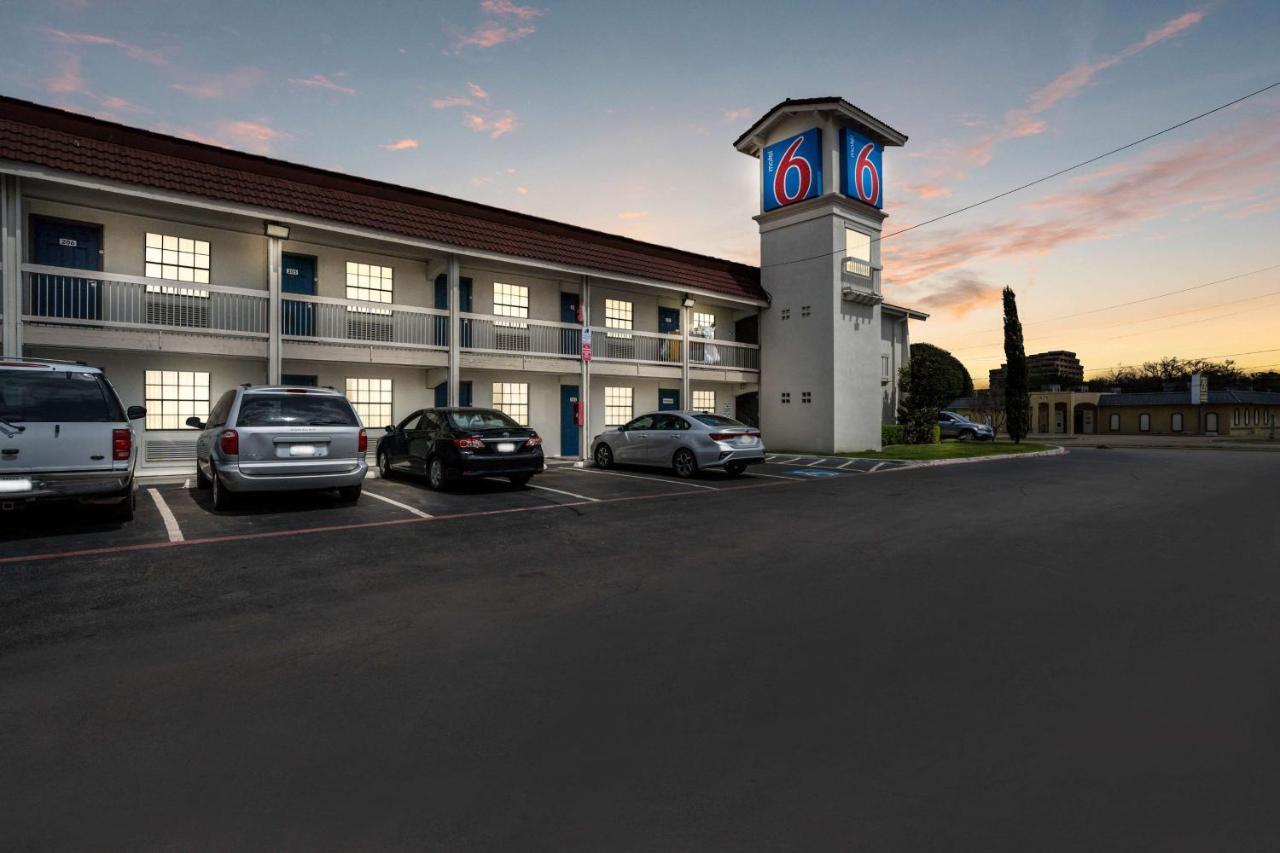 Motel 6-Dallas, TX - Market Center Buitenkant foto