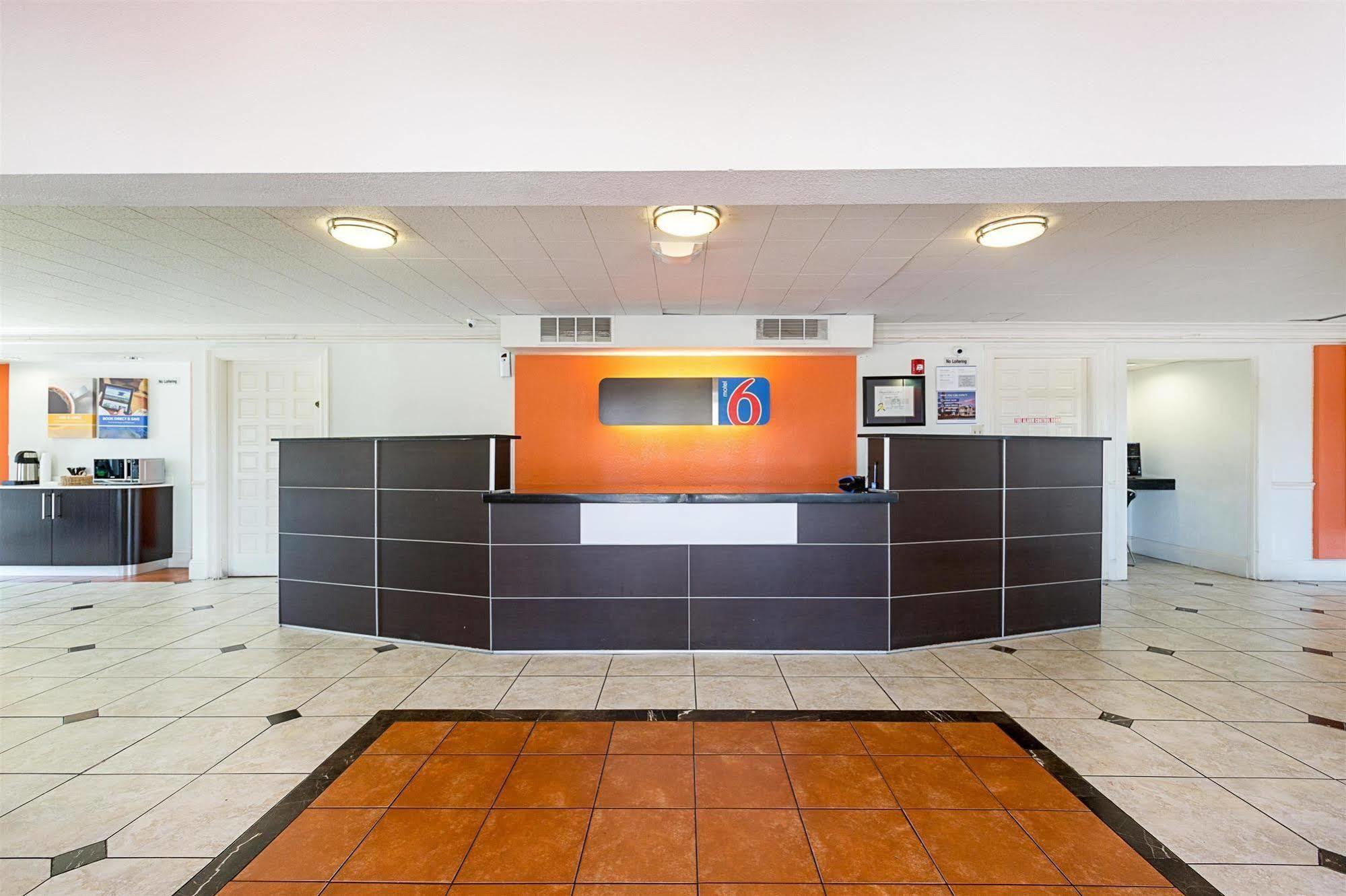 Motel 6-Dallas, TX - Market Center Buitenkant foto