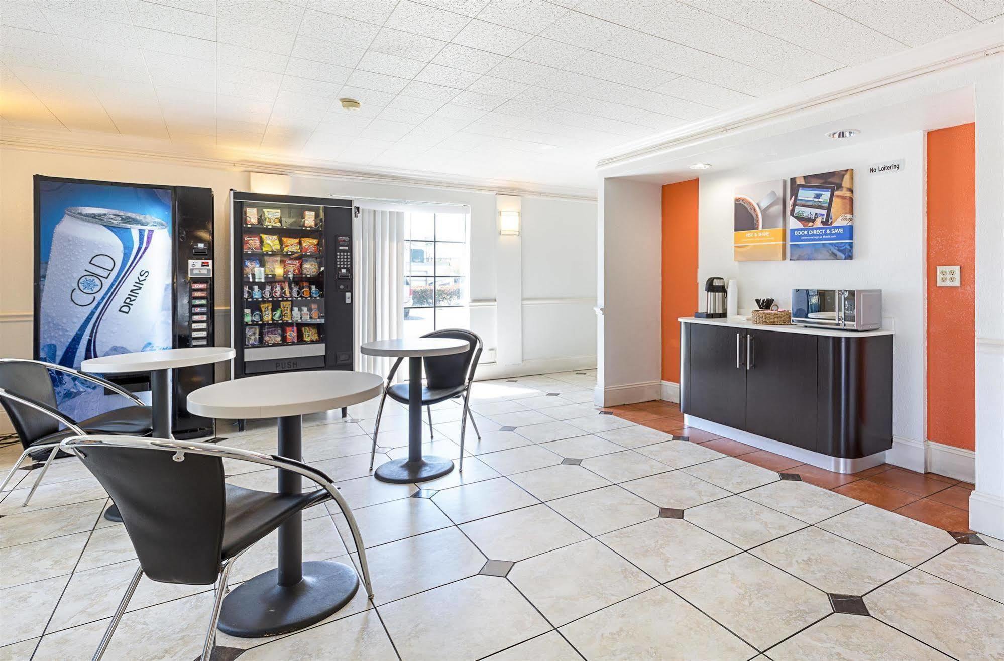 Motel 6-Dallas, TX - Market Center Buitenkant foto