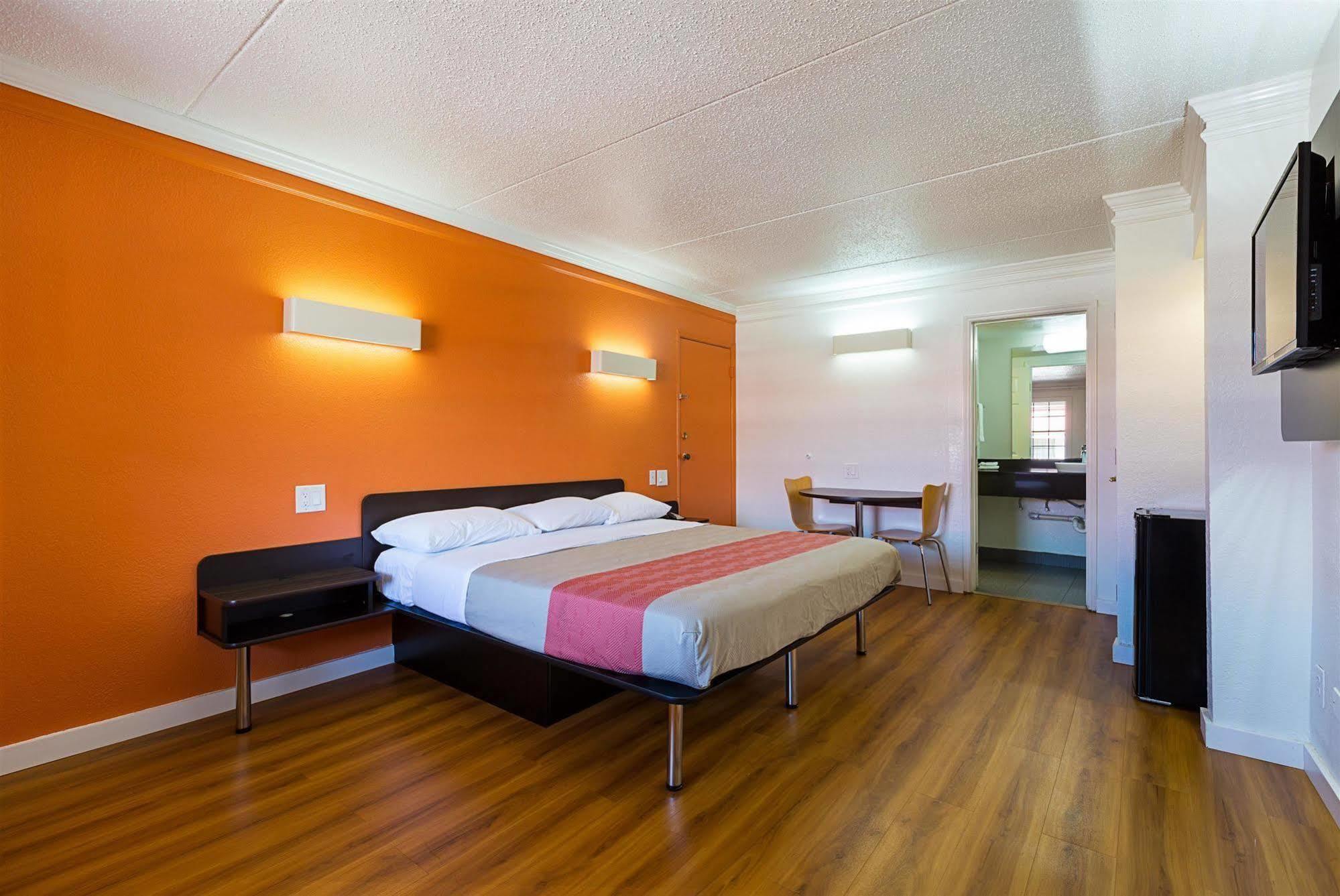 Motel 6-Dallas, TX - Market Center Buitenkant foto
