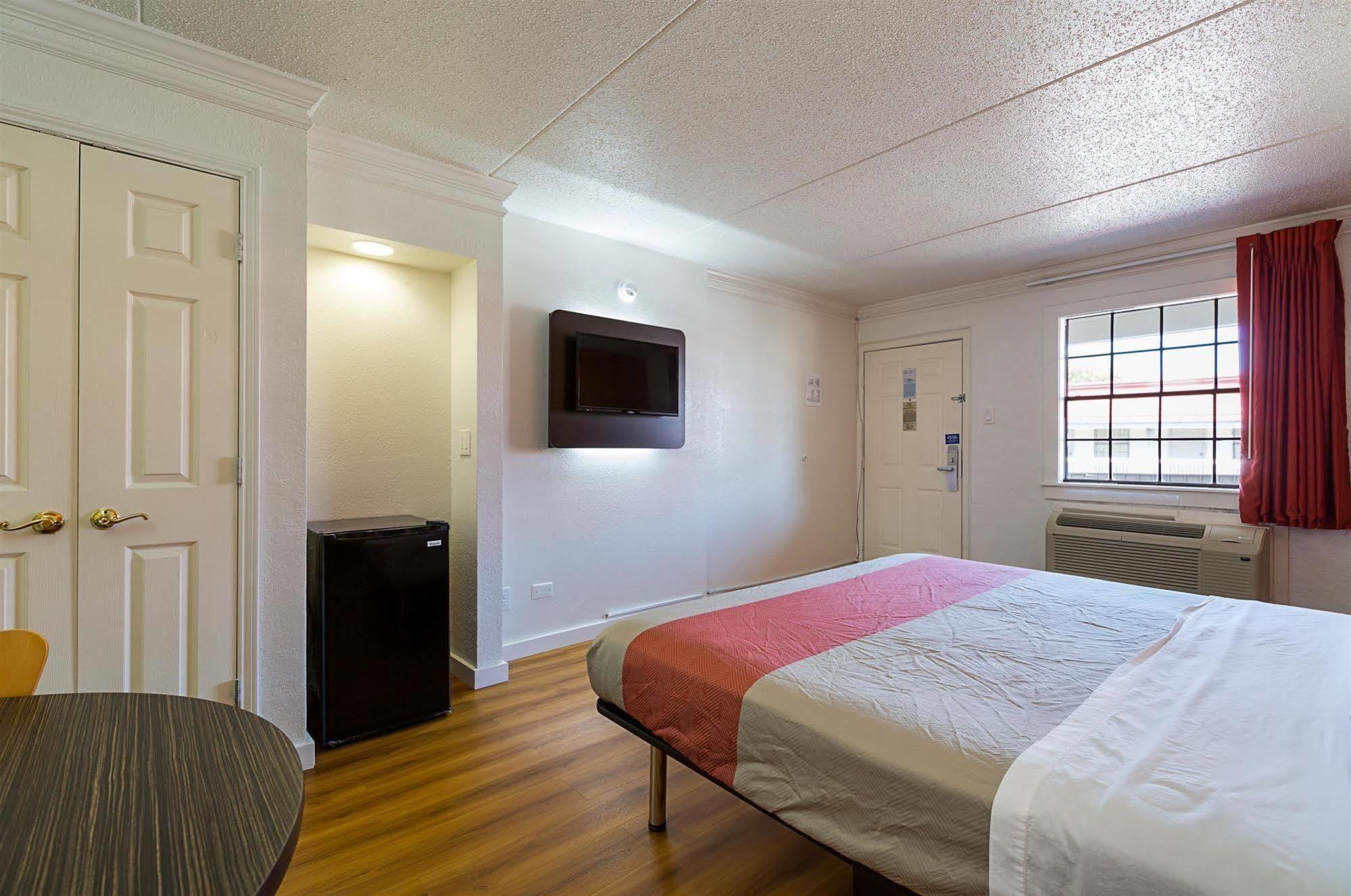 Motel 6-Dallas, TX - Market Center Buitenkant foto