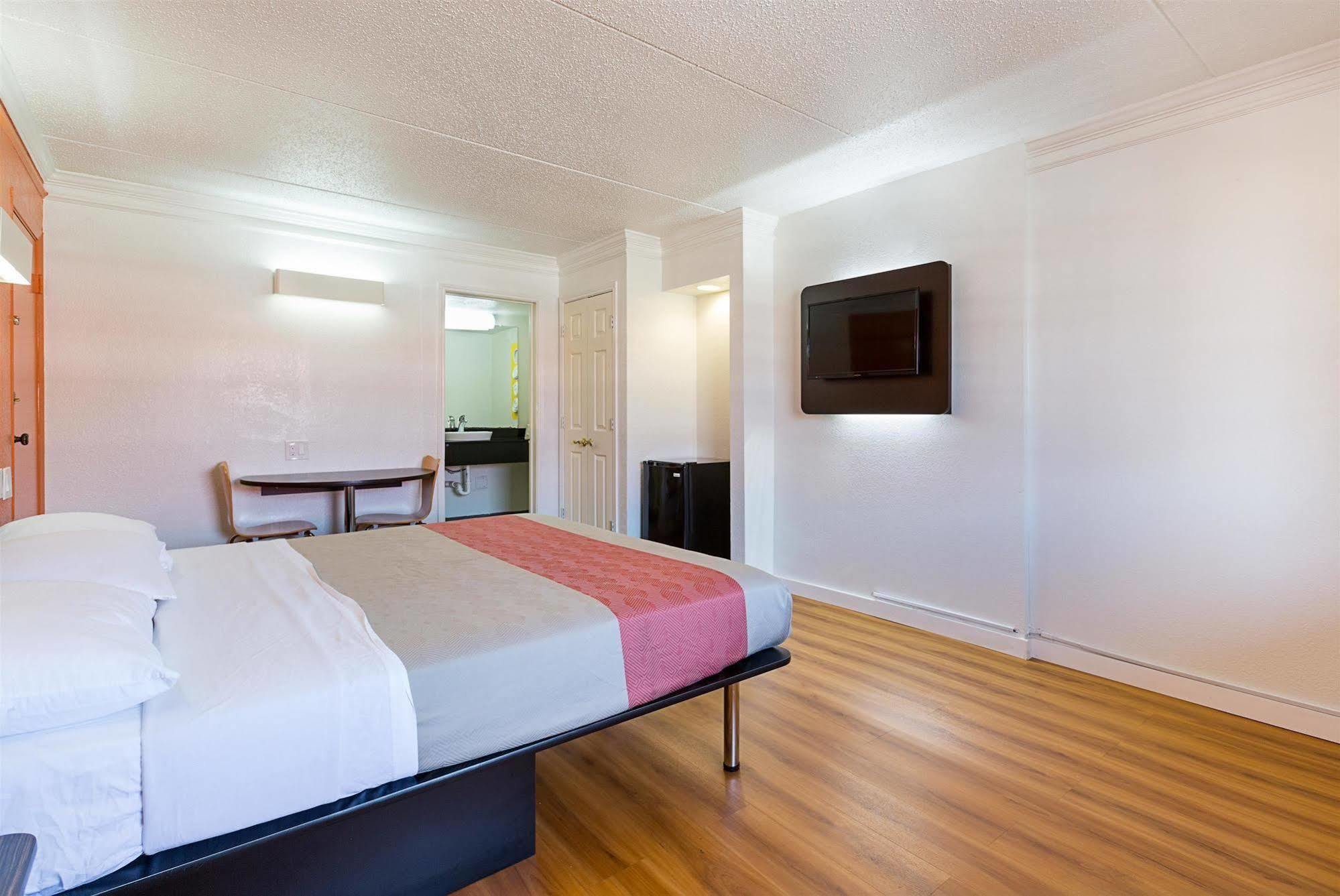 Motel 6-Dallas, TX - Market Center Buitenkant foto