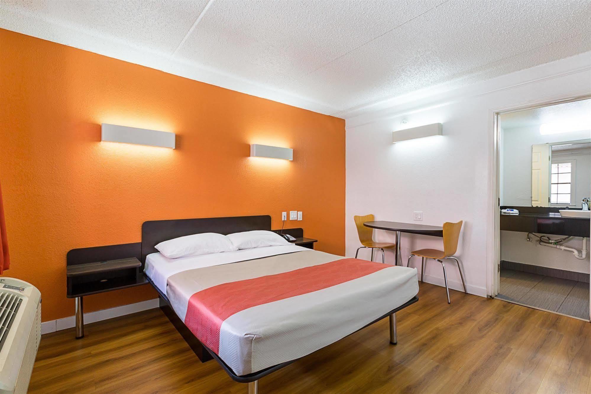 Motel 6-Dallas, TX - Market Center Buitenkant foto
