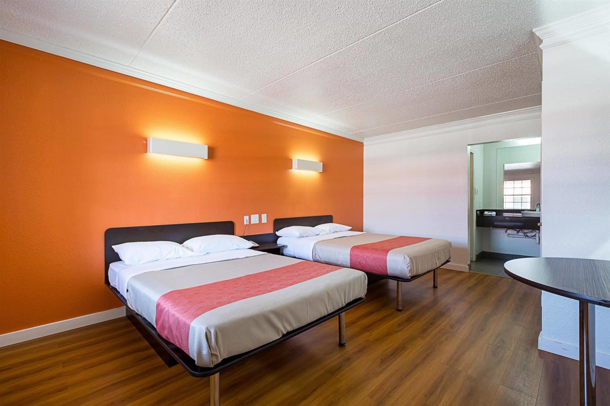 Motel 6-Dallas, TX - Market Center Buitenkant foto