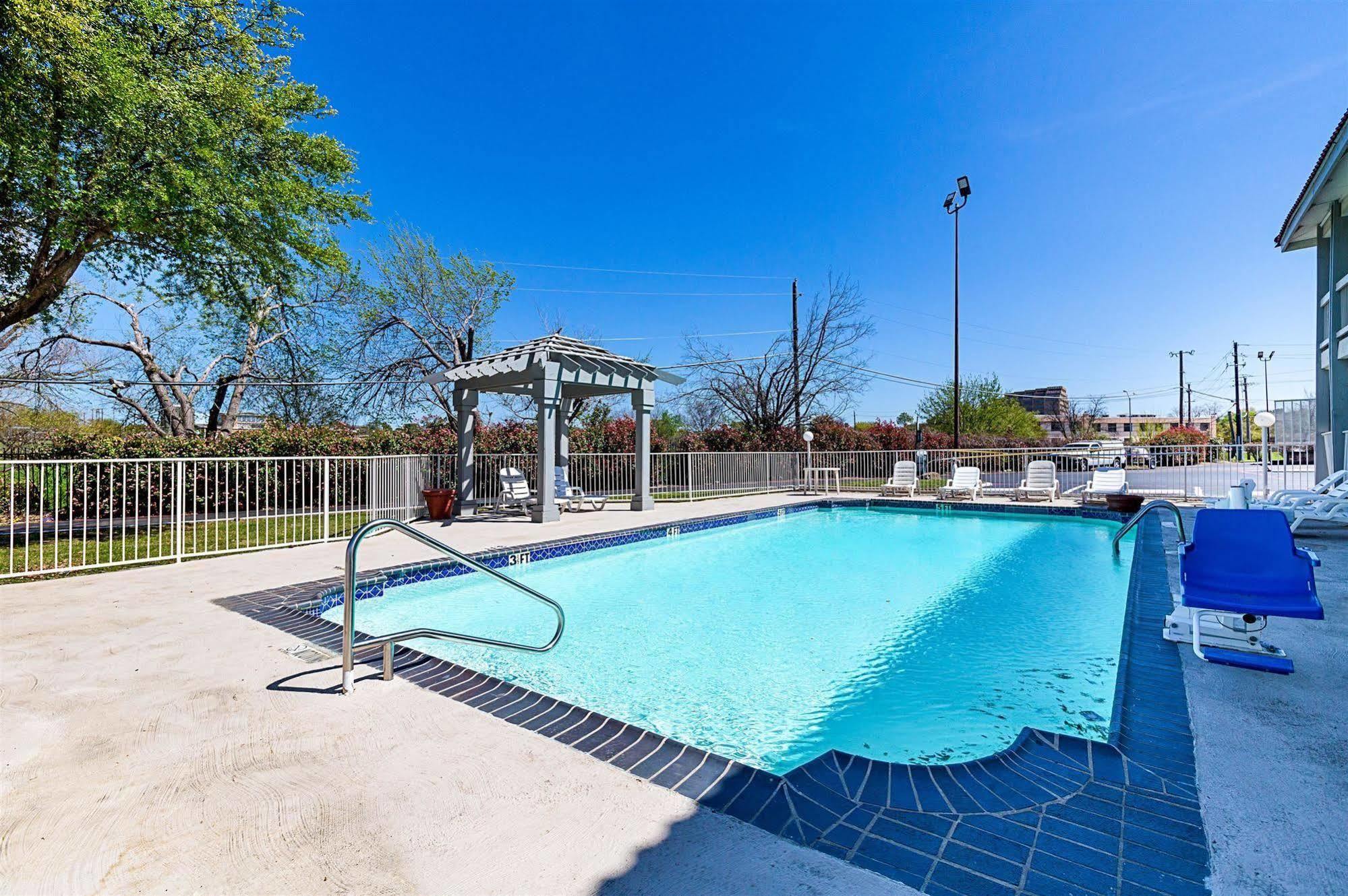 Motel 6-Dallas, TX - Market Center Buitenkant foto